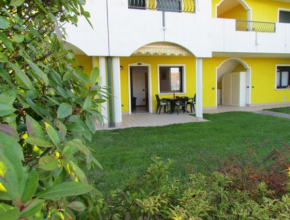 Flat with lovely garden in residence with pool